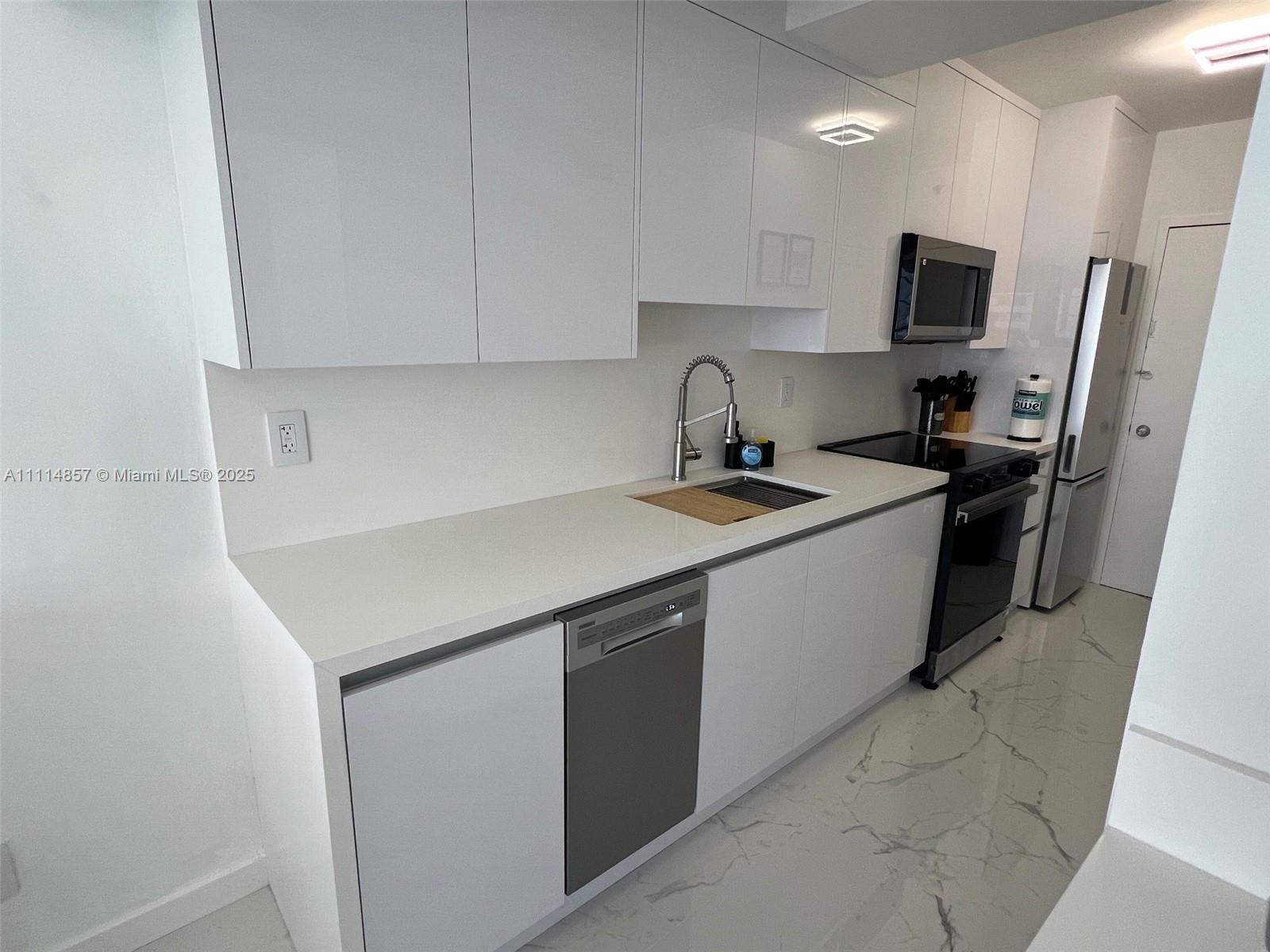 THE DECOPLAGE CONDO - Residential Lease