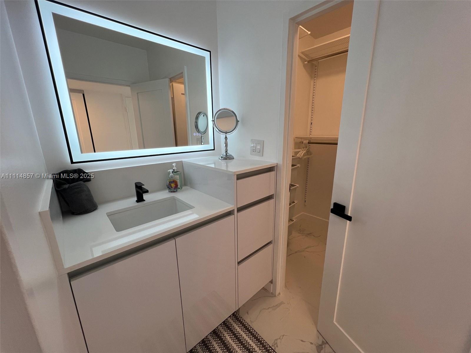 THE DECOPLAGE CONDO - Residential Lease