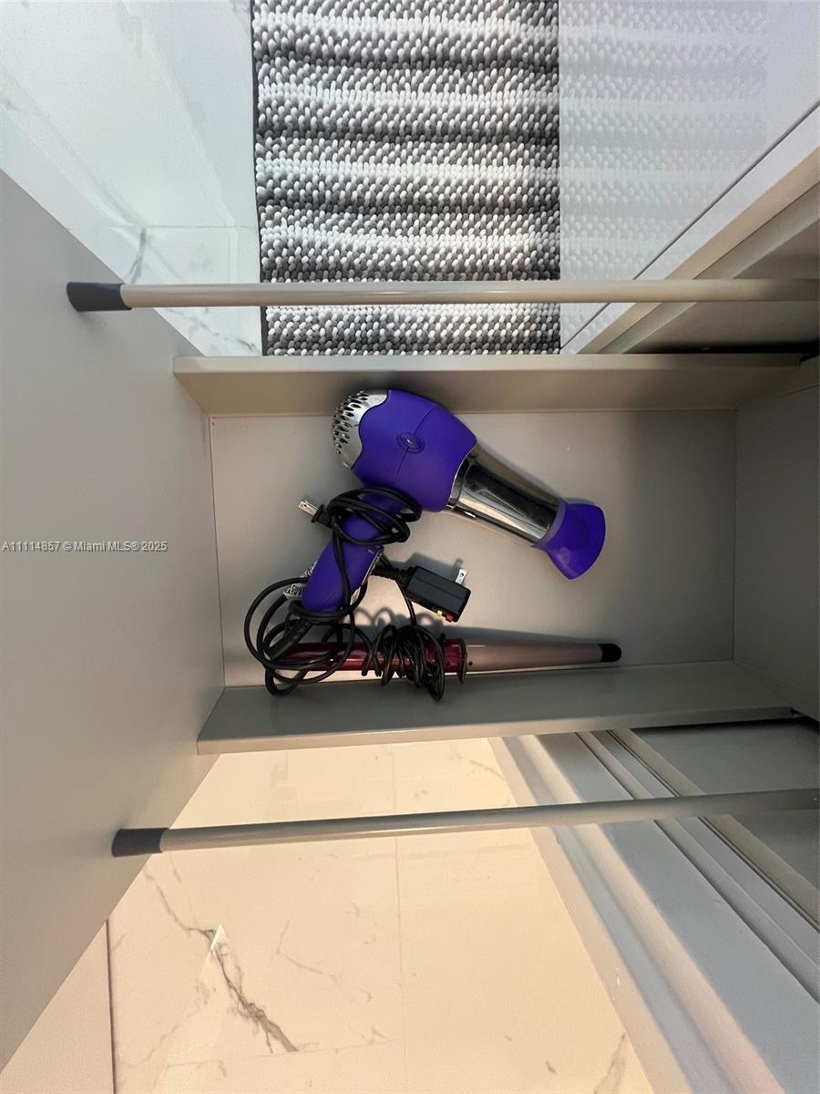 THE DECOPLAGE CONDO - Residential Lease