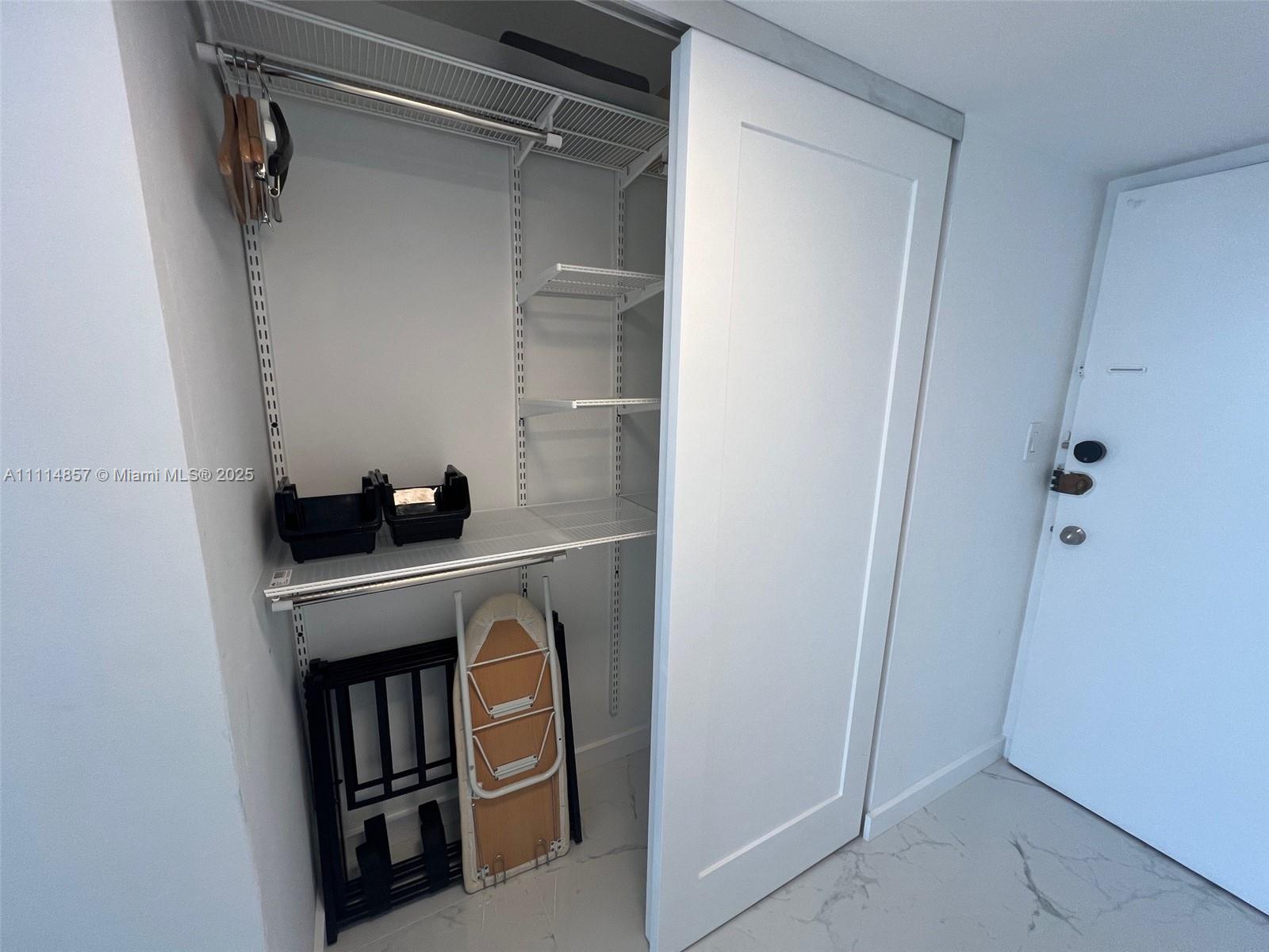 THE DECOPLAGE CONDO - Residential Lease