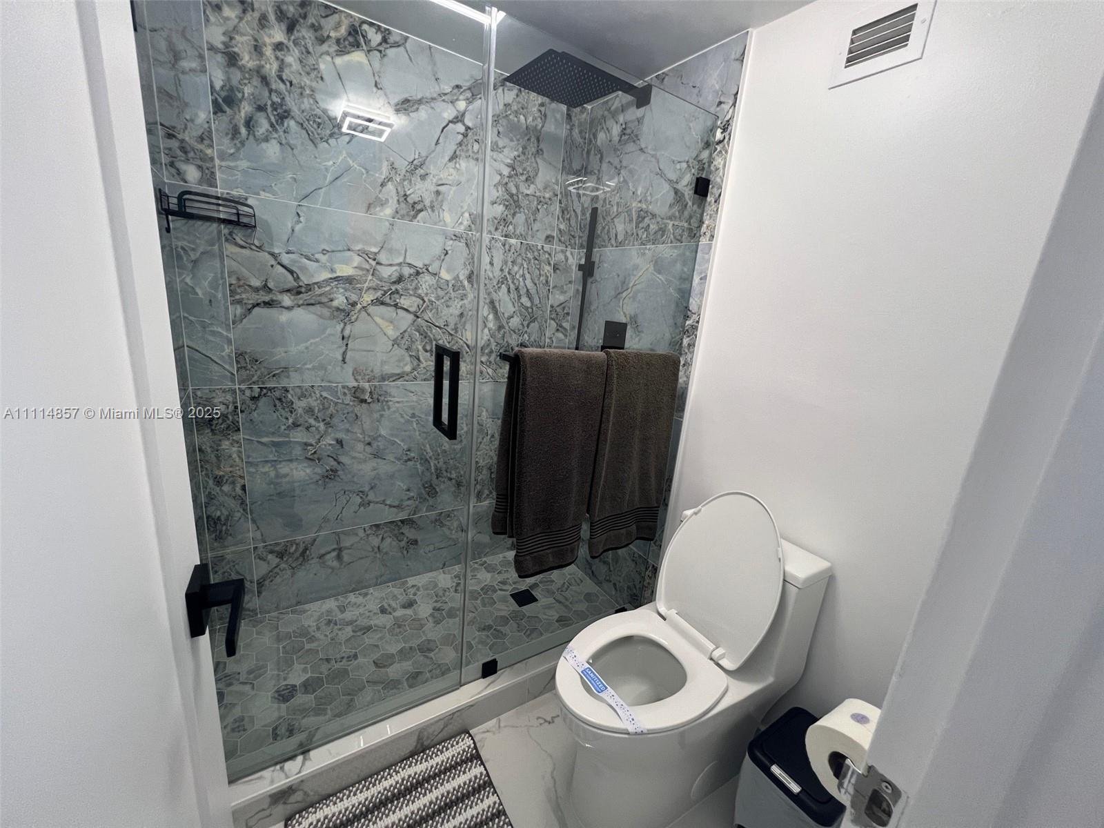 THE DECOPLAGE CONDO - Residential Lease