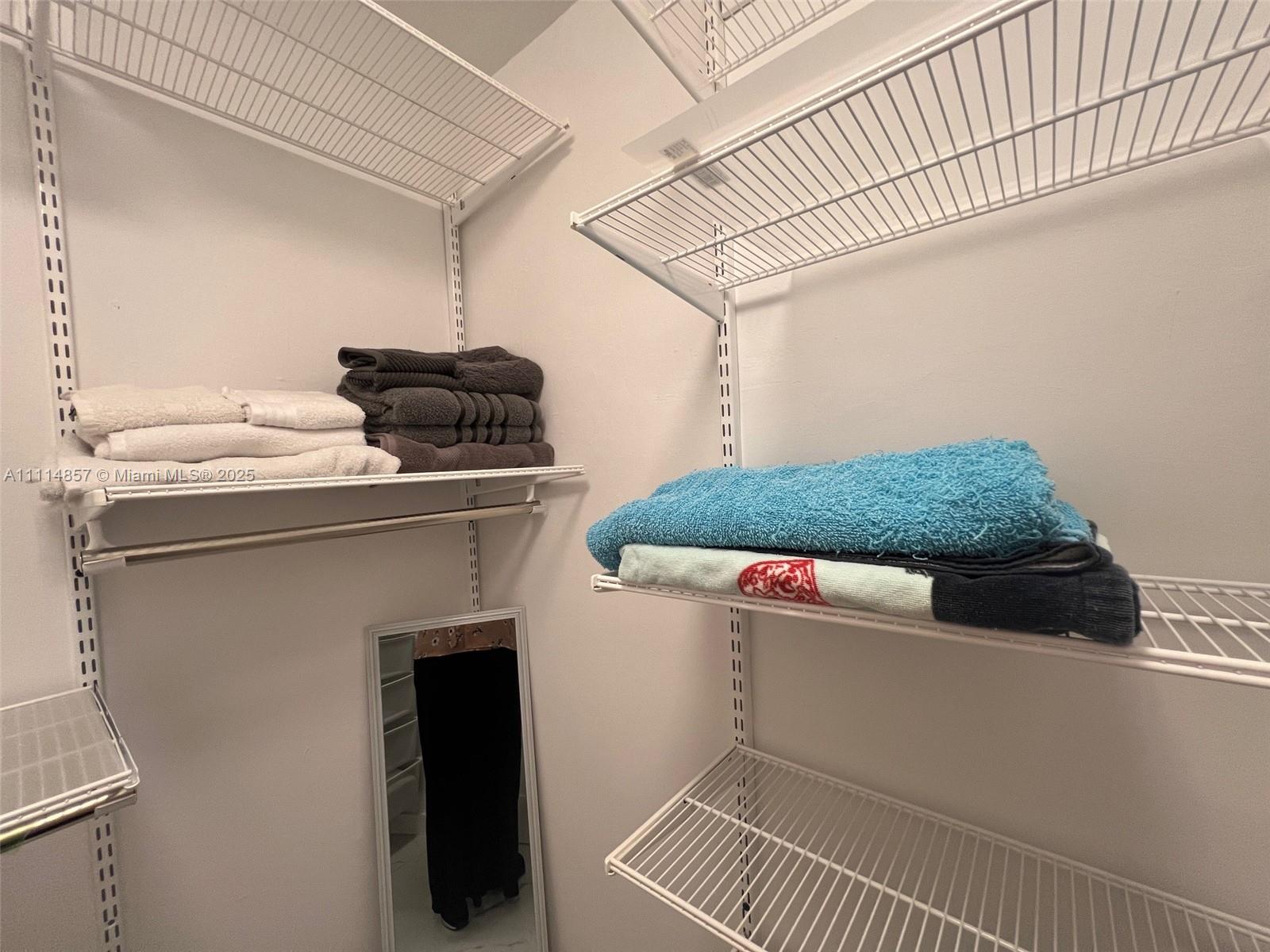 THE DECOPLAGE CONDO - Residential Lease