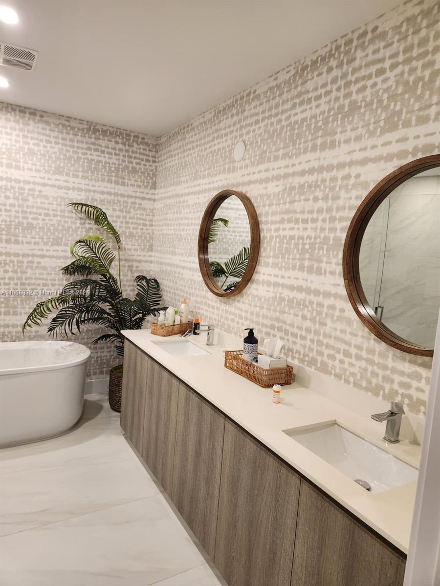 SUNNY ISLES BEACH - Residential Lease