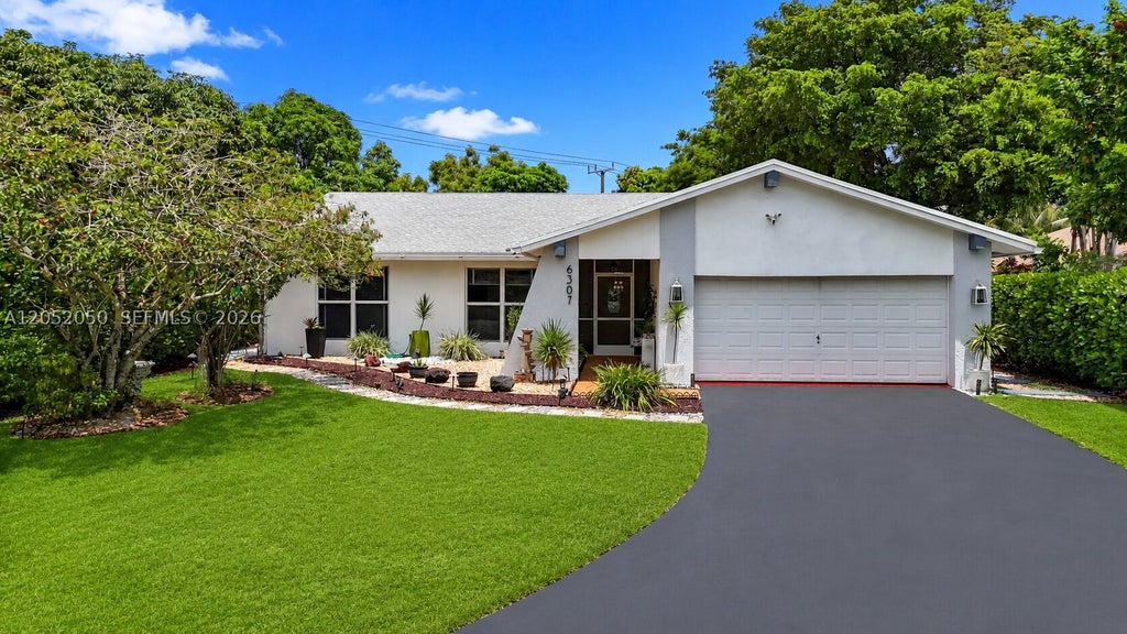 Photo of 6307 Silk Oak Cir, Tamarac, FL 33319 (MLS # A12052050)