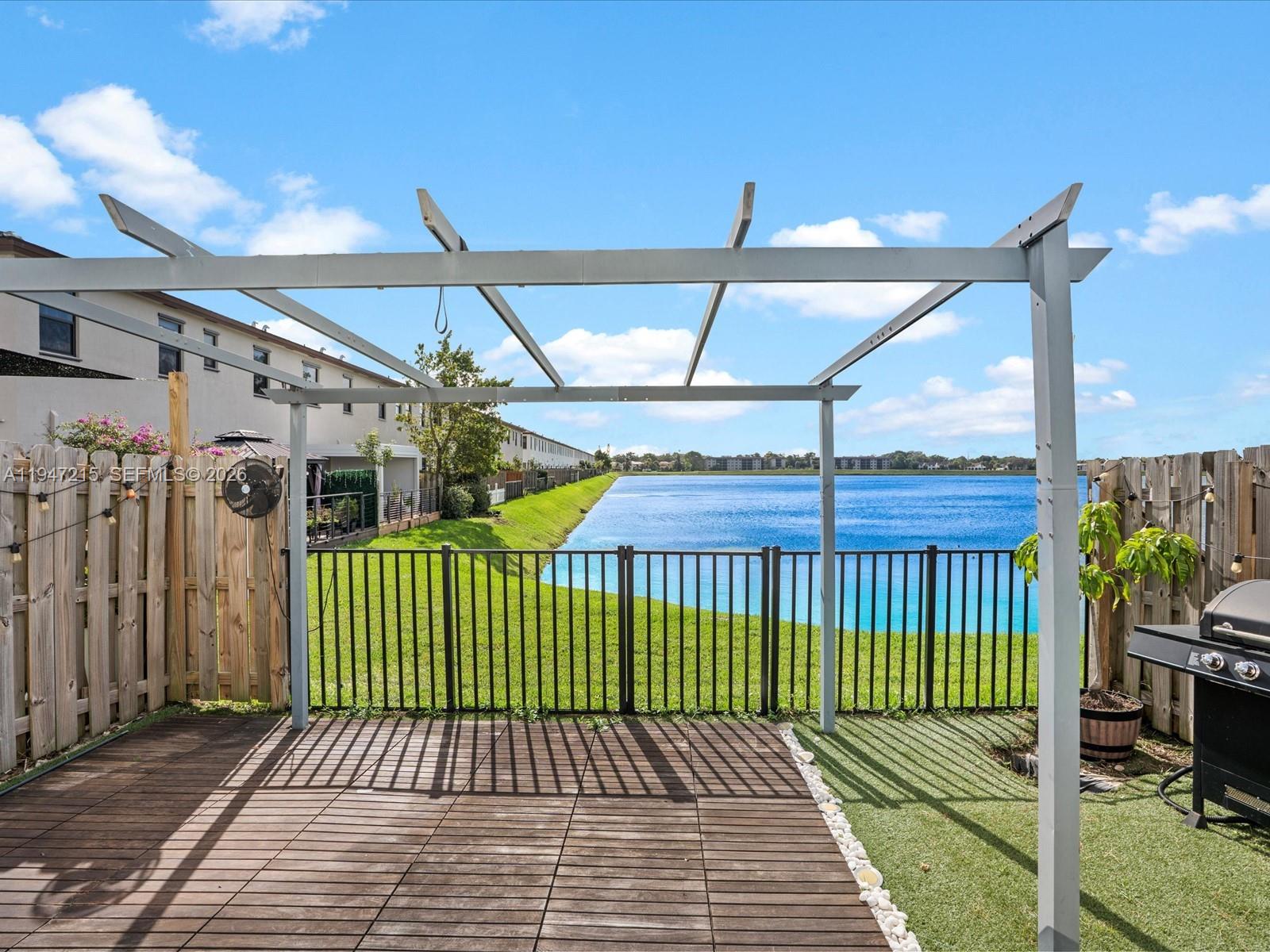 VIA VENTURA NEIGHBORHOOD - Residential