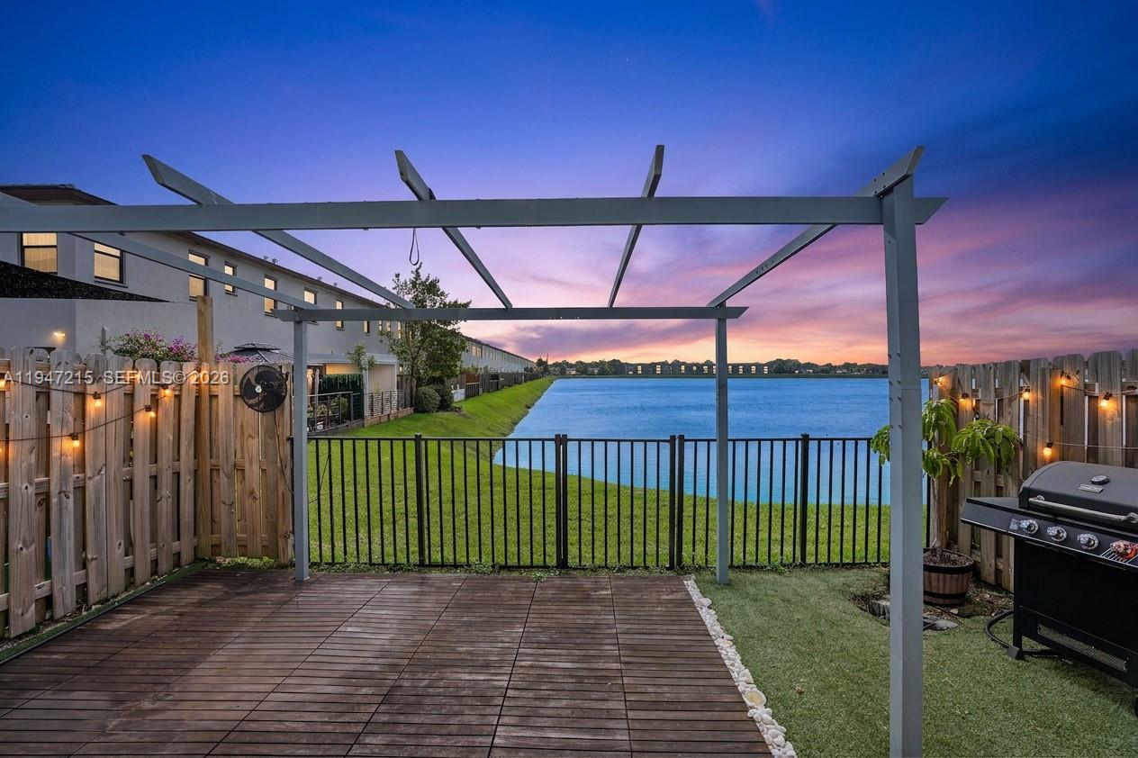 VIA VENTURA NEIGHBORHOOD - Residential