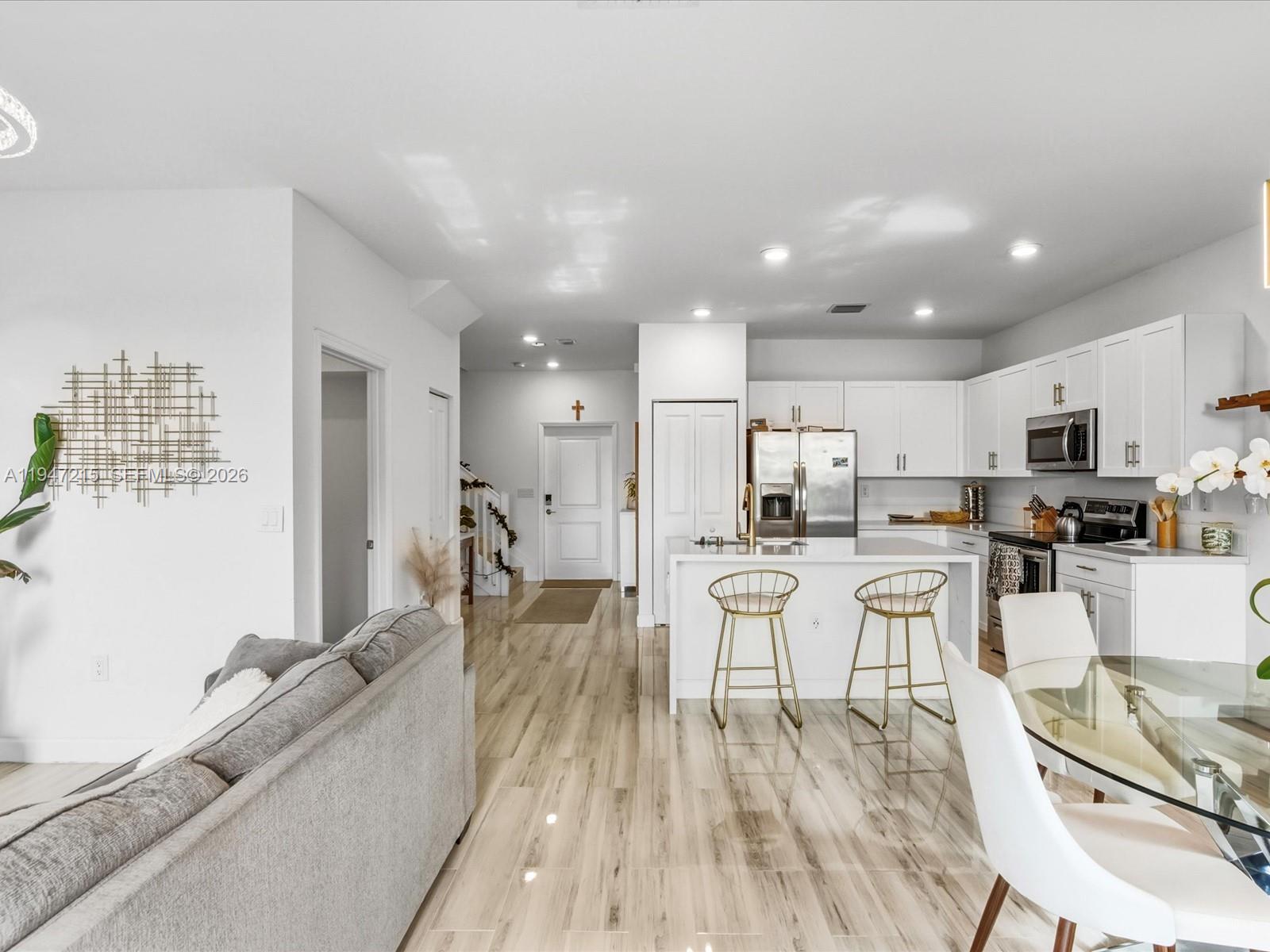 VIA VENTURA NEIGHBORHOOD - Residential