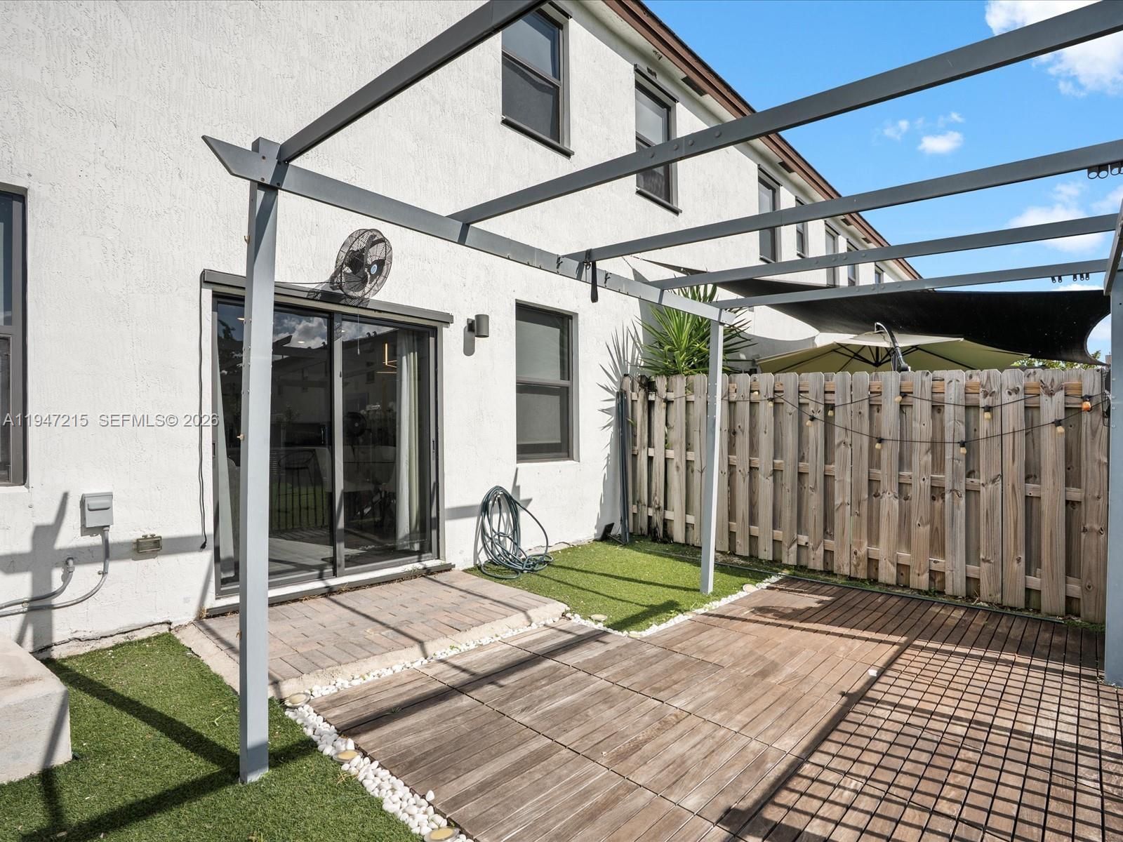 VIA VENTURA NEIGHBORHOOD - Residential