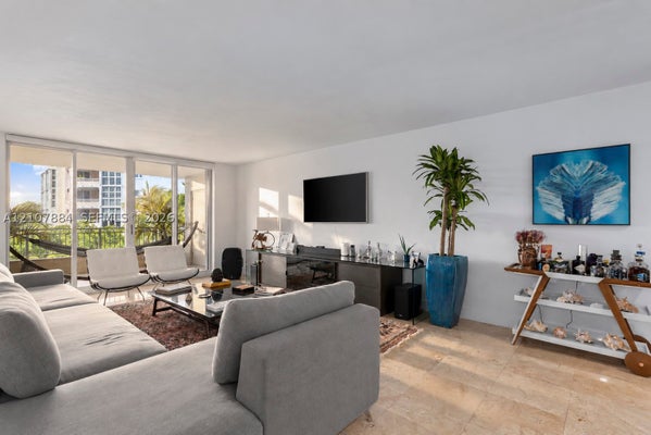 765 CRANDON BLVD APT 310, KEY BISCAYNE, FL 33149 - Image e4158e771e7431130fb1a09015b64310/3813938011