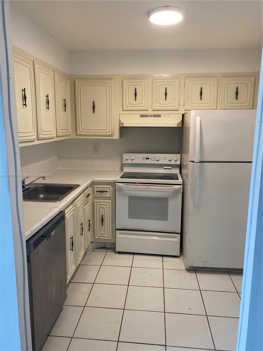 486 NW 165th St Rd B-202