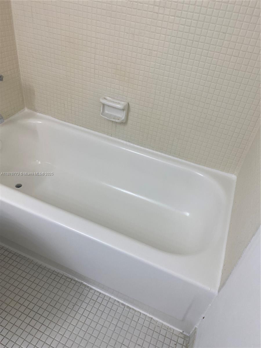 486 NW 165th St Rd B-202