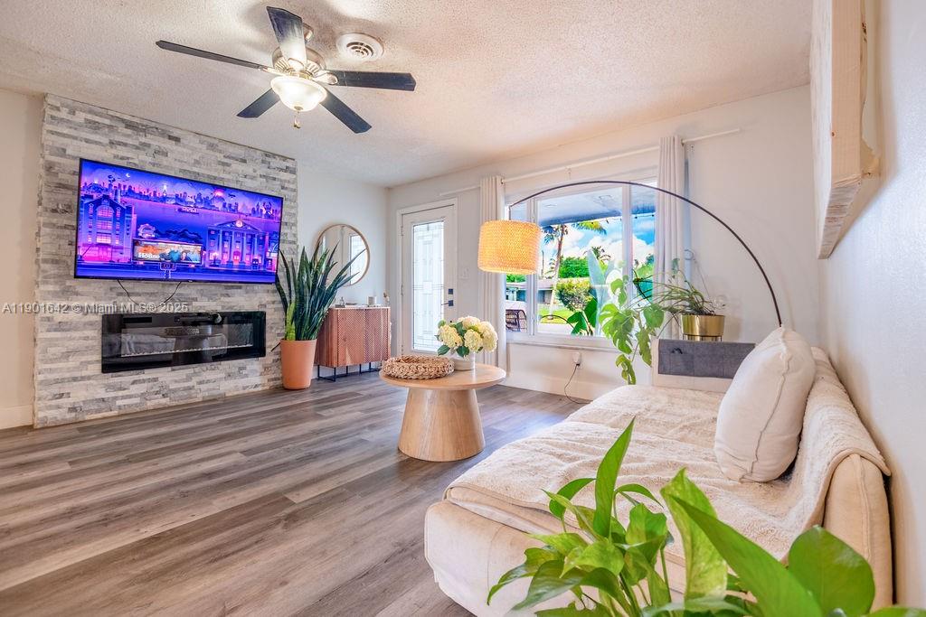 LAUDERDALE LAKES NORTH GA - Residential