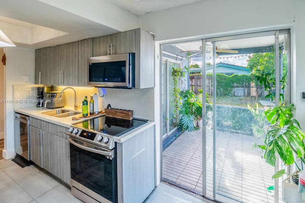 LAUDERDALE LAKES NORTH GA - Residential