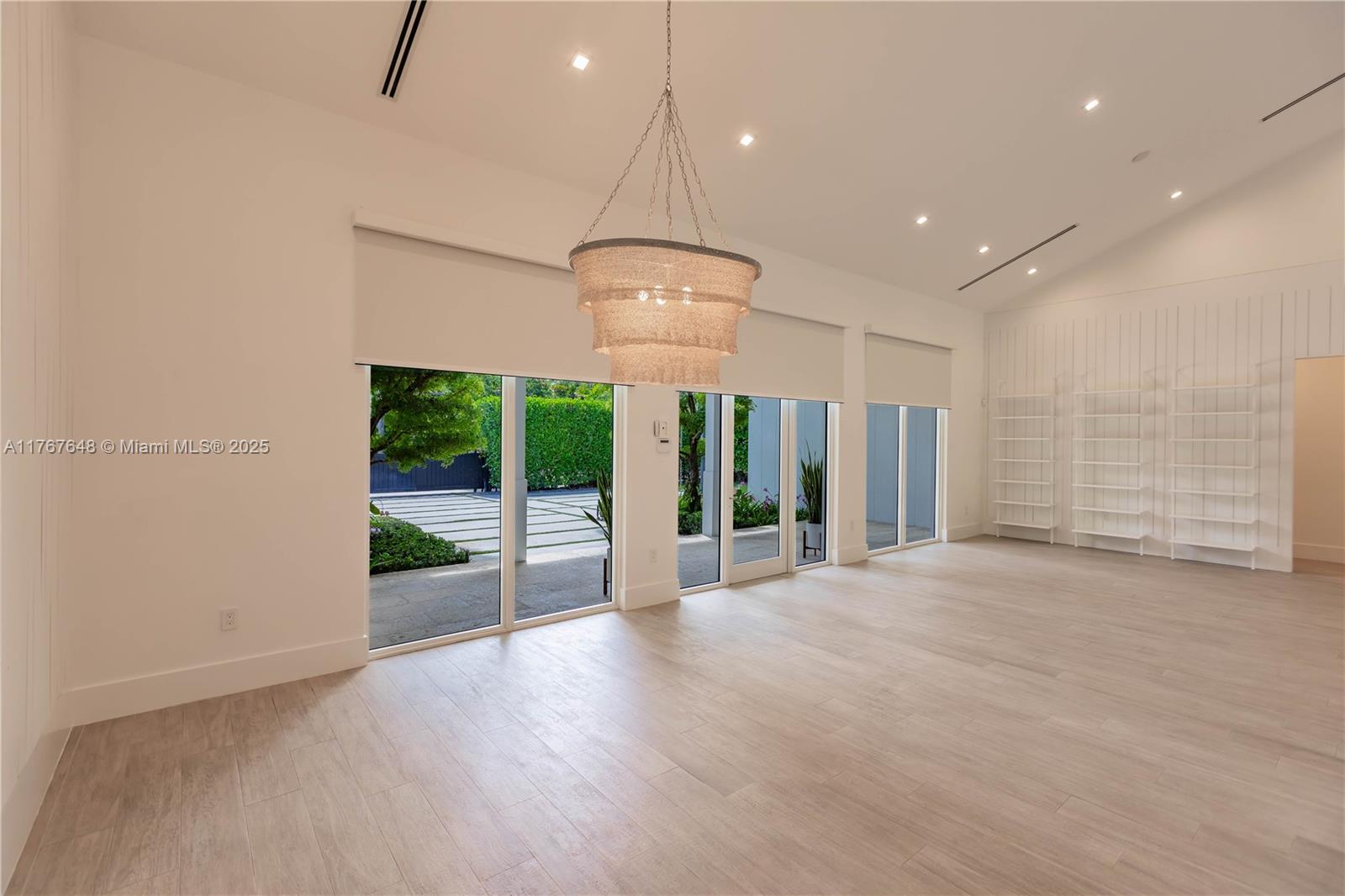 BEVERLY GARDENS - Residential