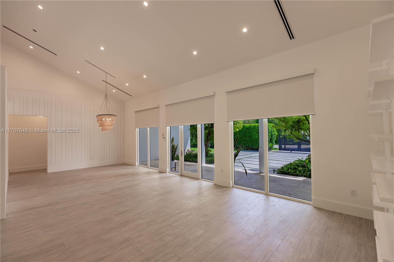 BEVERLY GARDENS - Residential