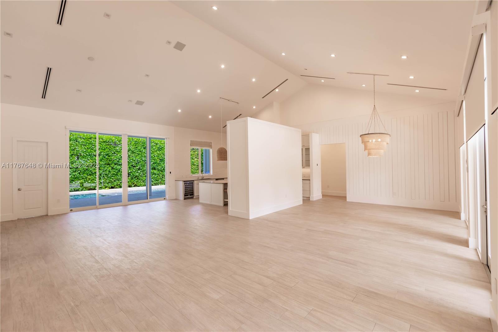 BEVERLY GARDENS - Residential