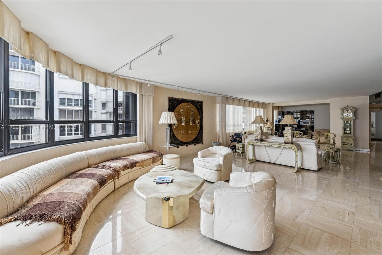 10175 Collins Ave 1202