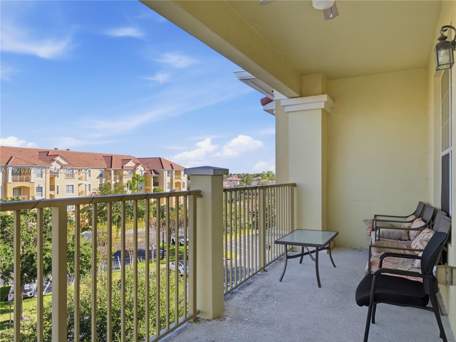 VISTA CAY/HARBOR SQUARE PH - Residential