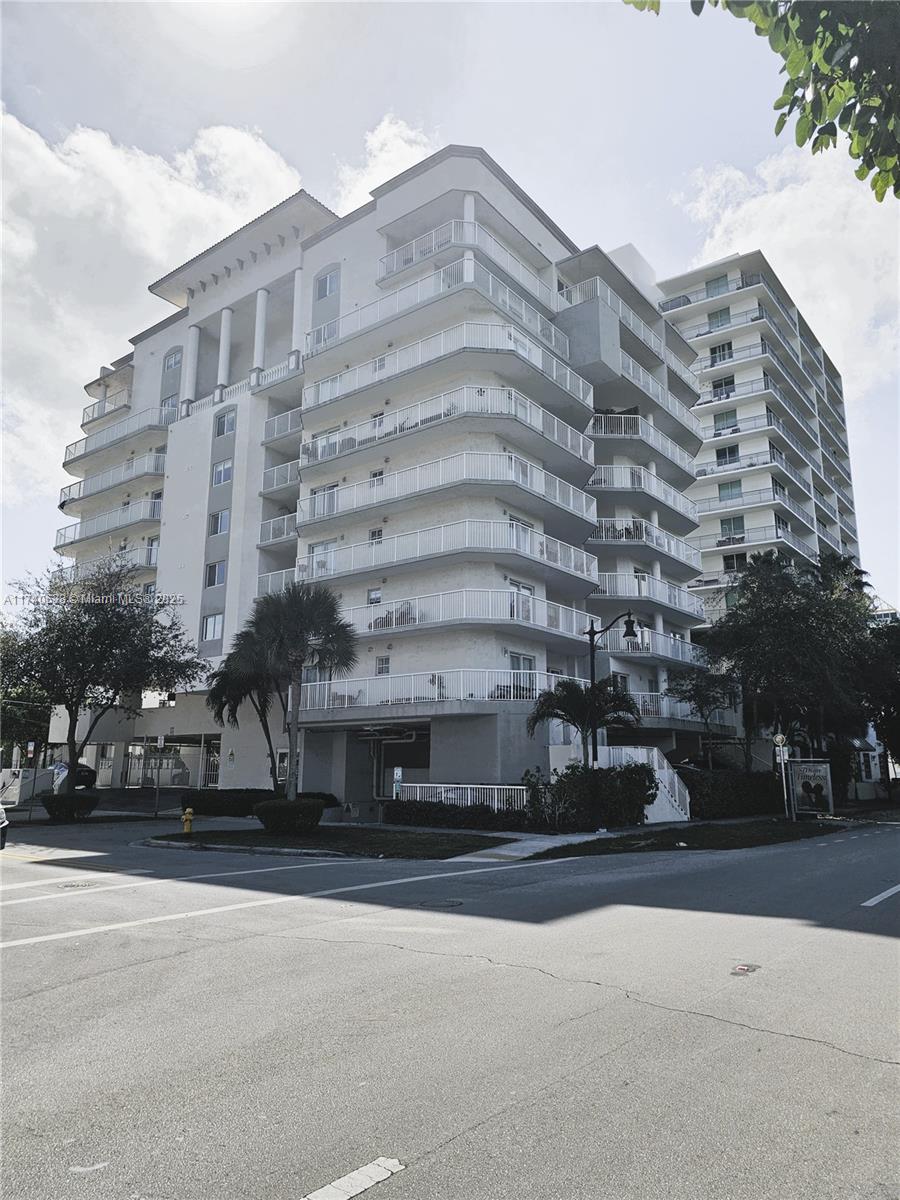 Rental Property at 280 Sw 20th Rd 406, Miami, Broward County, Florida - Bedrooms: 2 
Bathrooms: 2  - $2,800 MO.