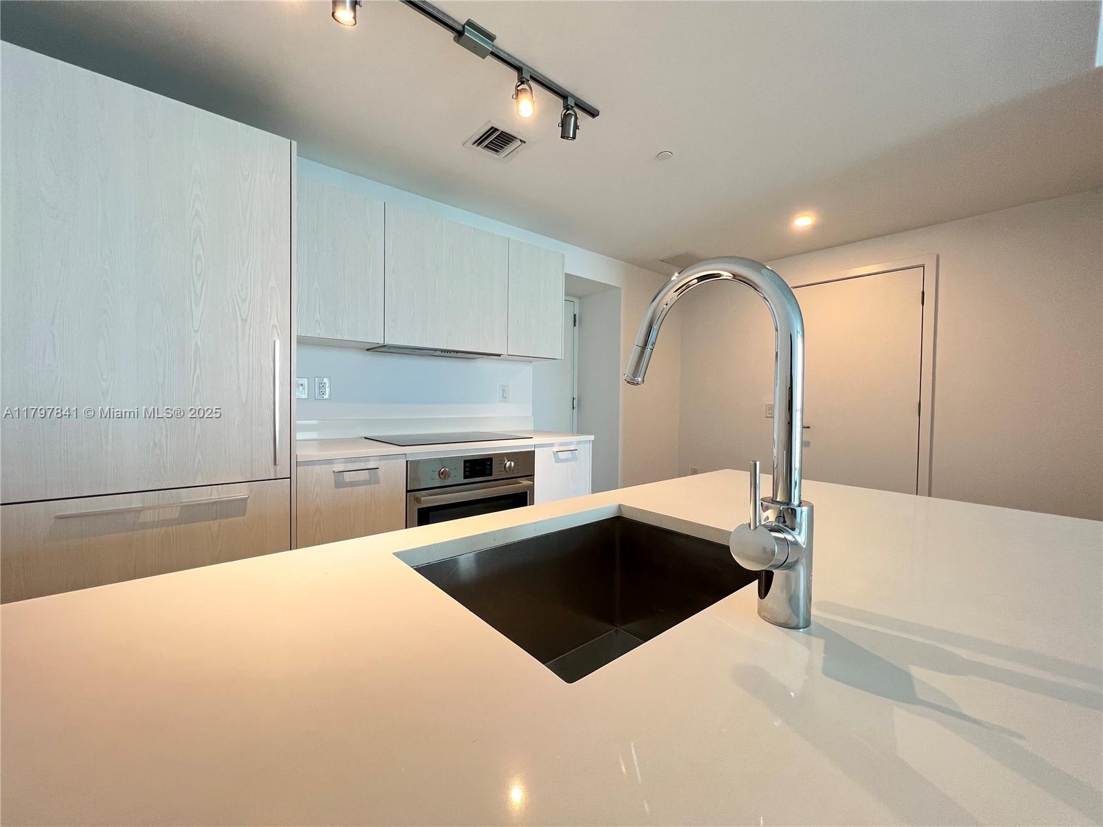 501 NE 31st St 2802