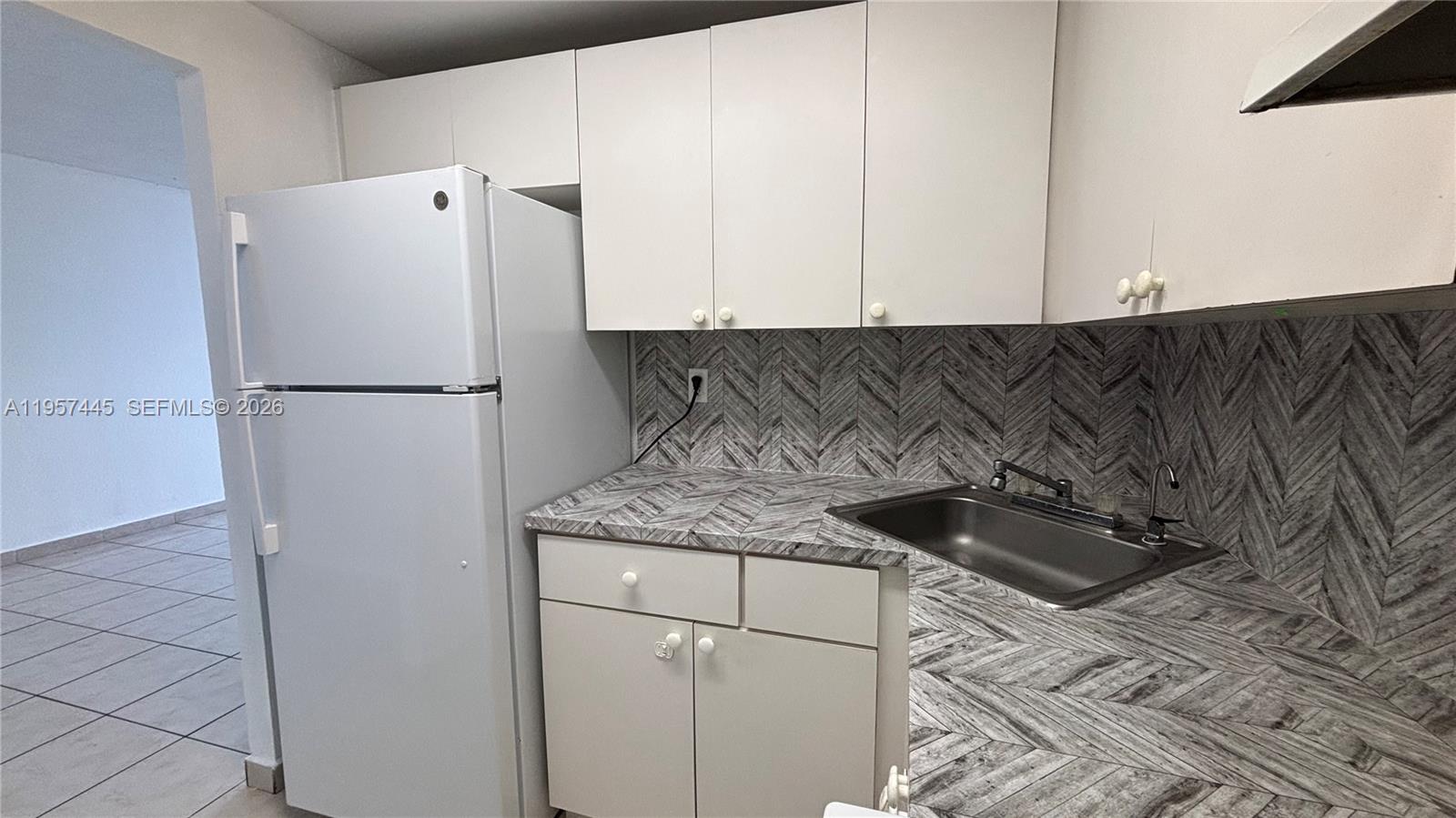 LAS ESTRELLAS CONDO - Residential Lease