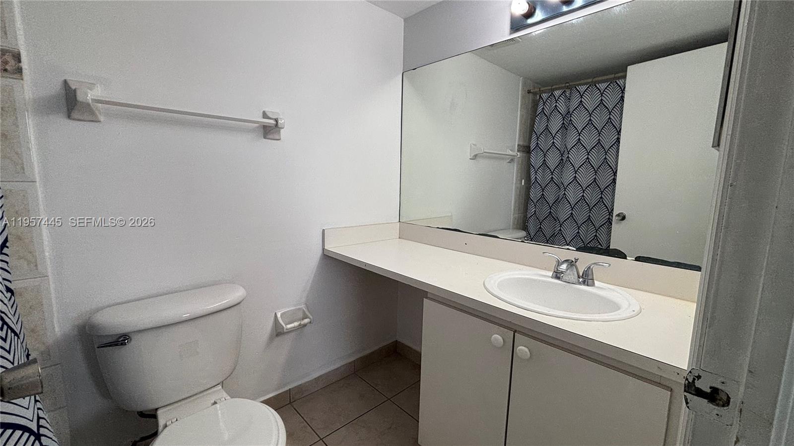 LAS ESTRELLAS CONDO - Residential Lease