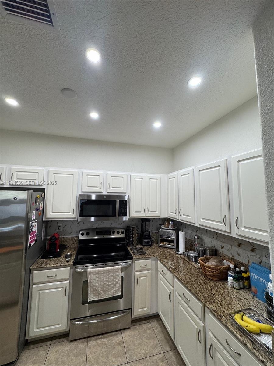 ISLANDS AT DORAL TOWNHOME - Residential