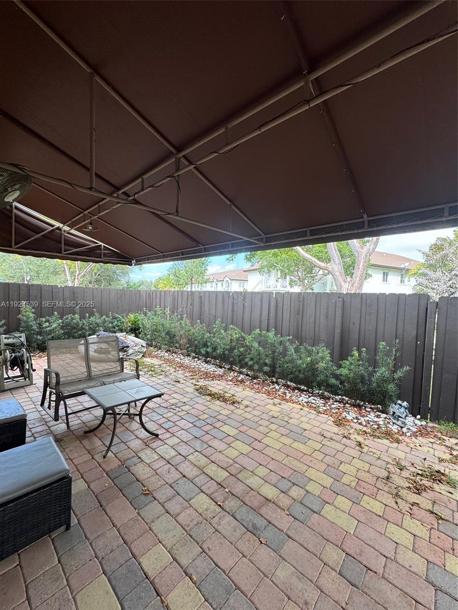 ISLANDS AT DORAL TOWNHOME - Residential