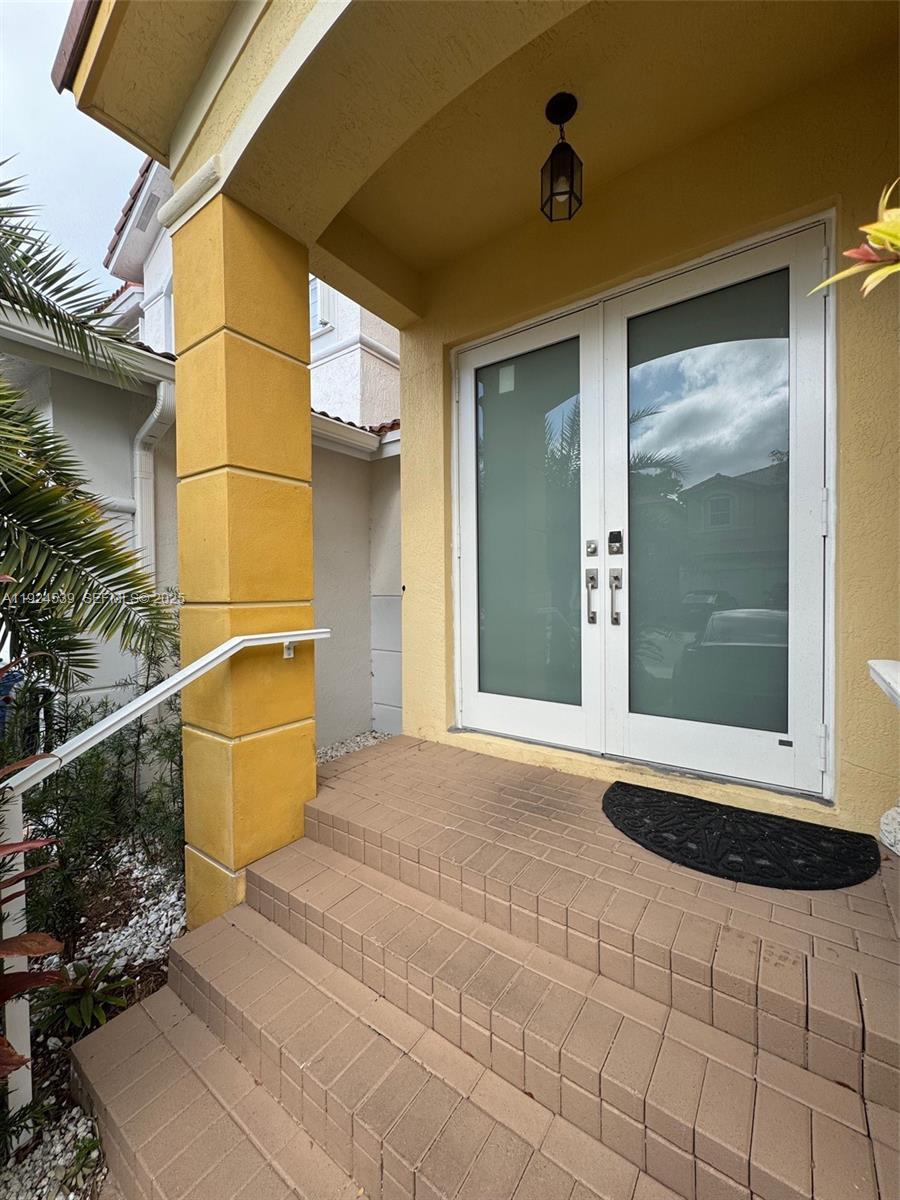 ISLANDS AT DORAL TOWNHOME - Residential