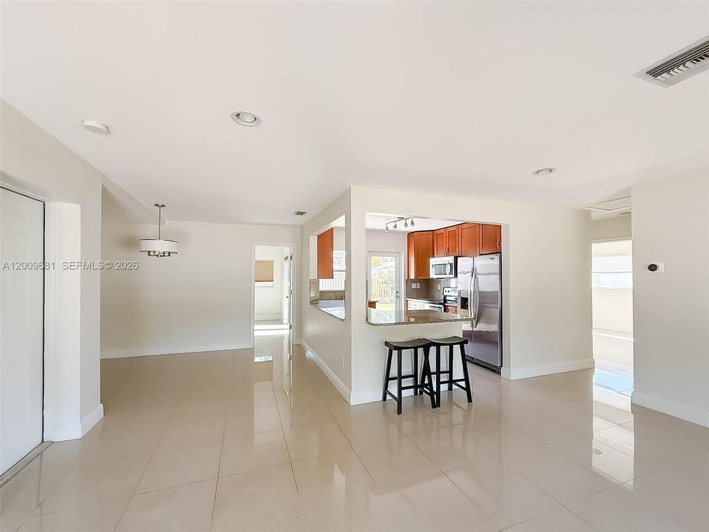 Photo of 321 NE 29th St, Boca Raton, FL 33431 (MLS # A12009681)