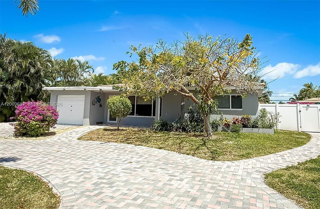 Photo of 321 NE 29th St, Boca Raton, FL 33431 (MLS # A12009681)