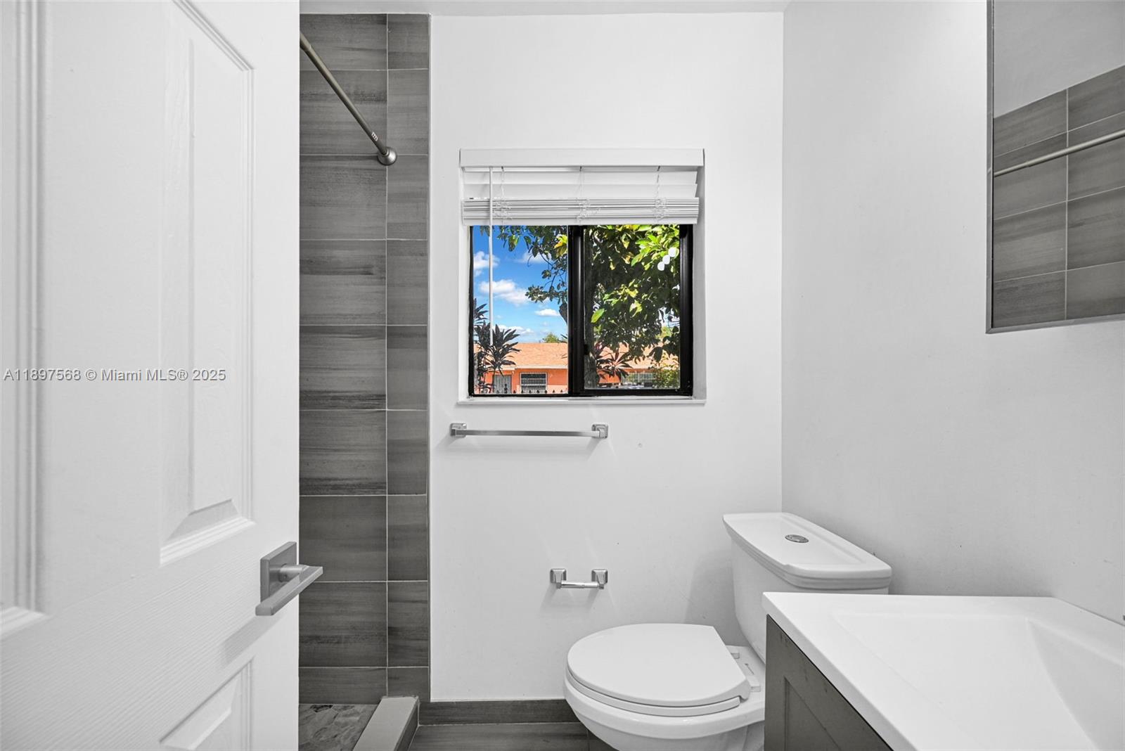 EMERALD CT 1ST ADDN - Residential Lease