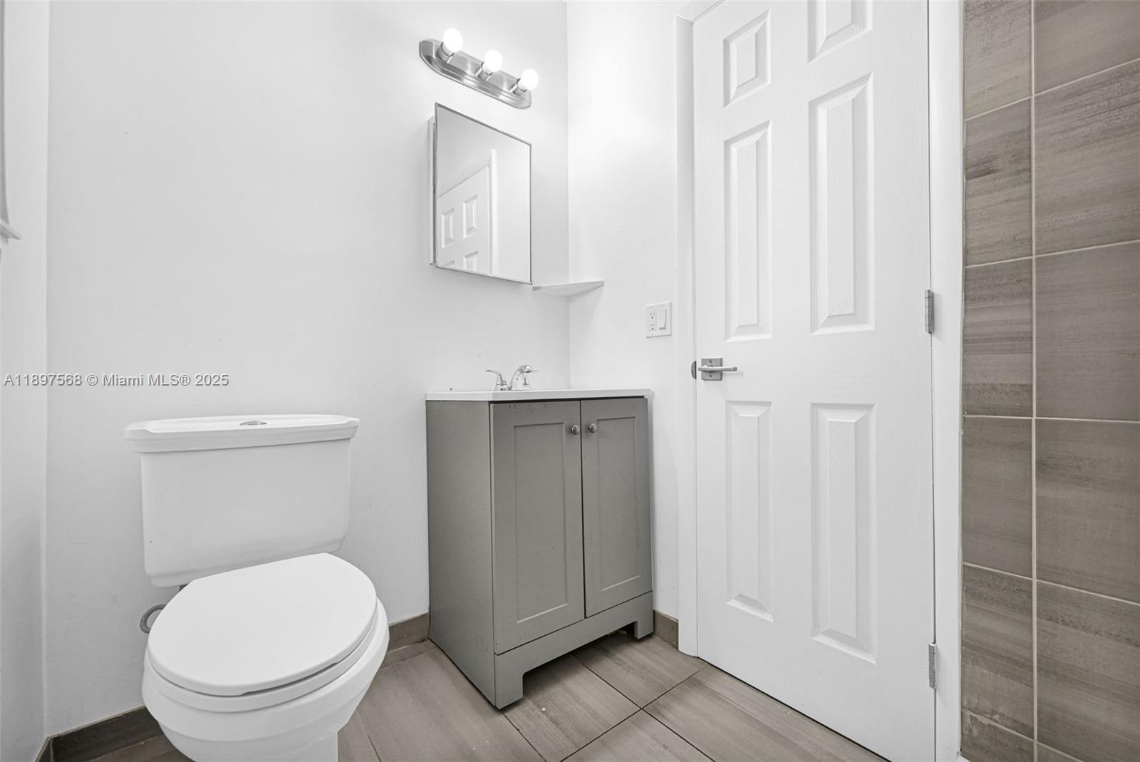 EMERALD CT 1ST ADDN - Residential Lease