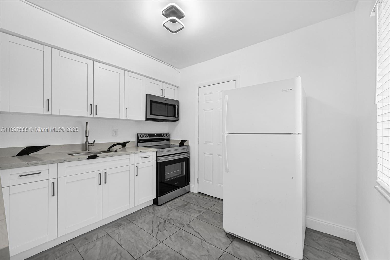 EMERALD CT 1ST ADDN - Residential Lease