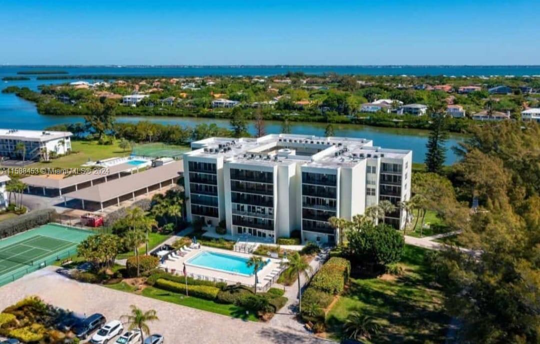 PORTOBELLO - SHORT TERM RENTAL - 2 Bedrooms, 2 Baths in the #1 Beach of Florida, white quartz sand and dreamy sunsets Ample and chic apartment fully furnished to enjoy vacation time. 2 Parking spots