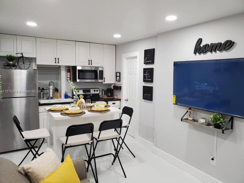 HOLLYWOOD SOUTH SIDE ADD - Residential Income