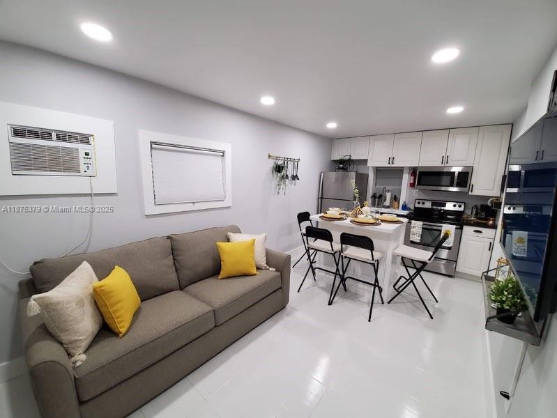 HOLLYWOOD SOUTH SIDE ADD - Residential Income