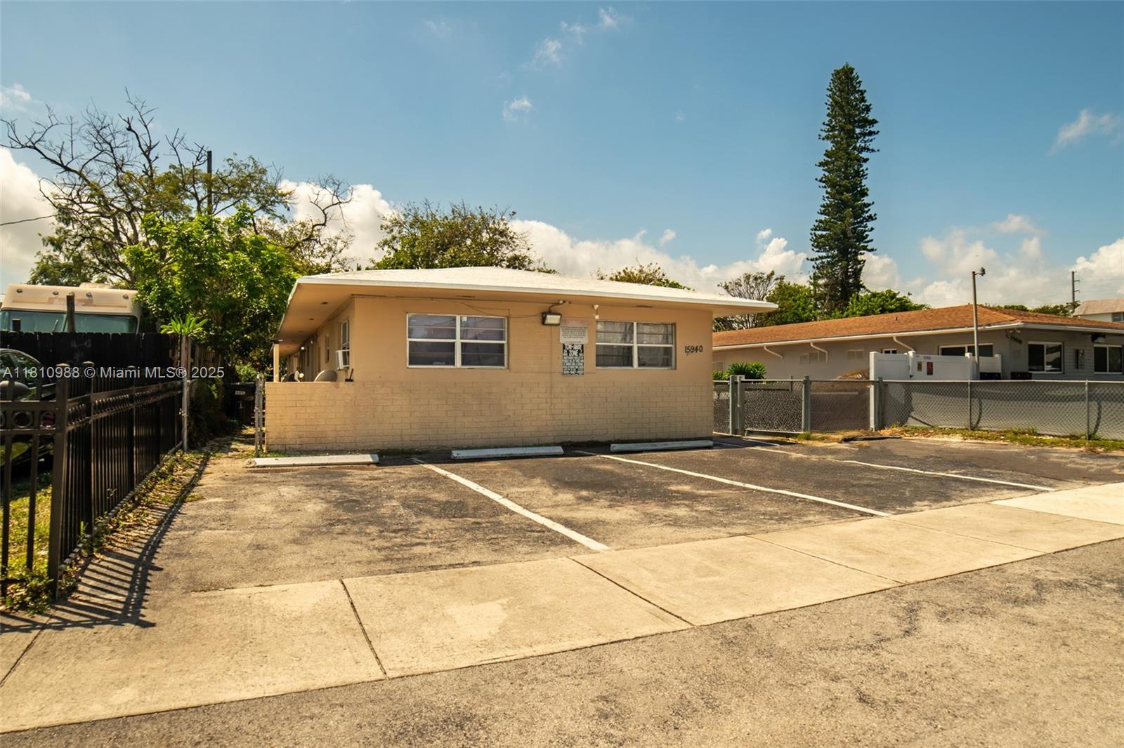Rental Property at 15940 Ne 19th Ct 3, North Miami Beach, Miami-Dade County, Florida - Bedrooms: 1 
Bathrooms: 1  - $1,600 MO.