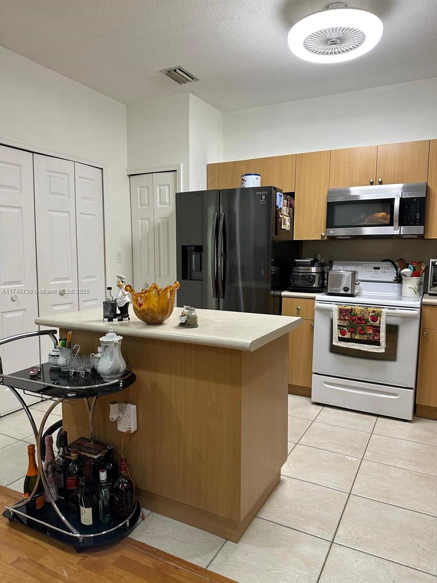 VENETIA GROVE - Residential