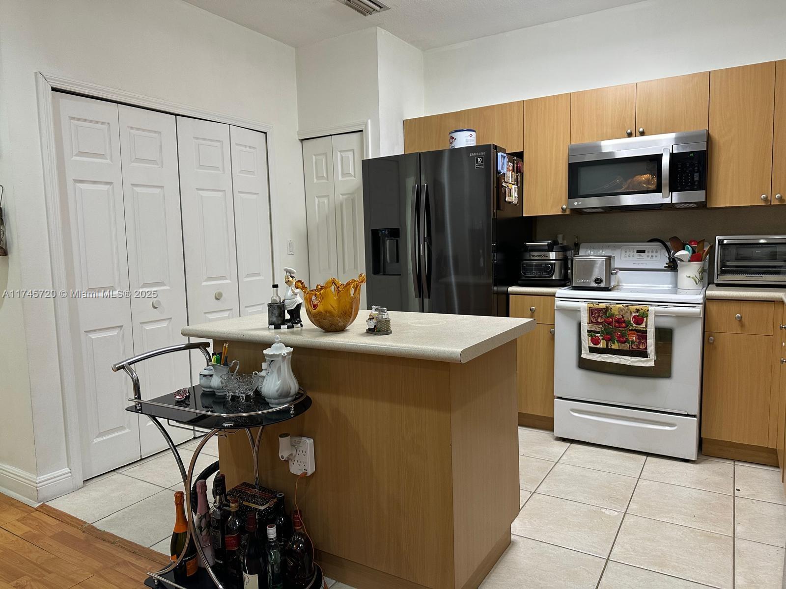 VENETIA GROVE - Residential