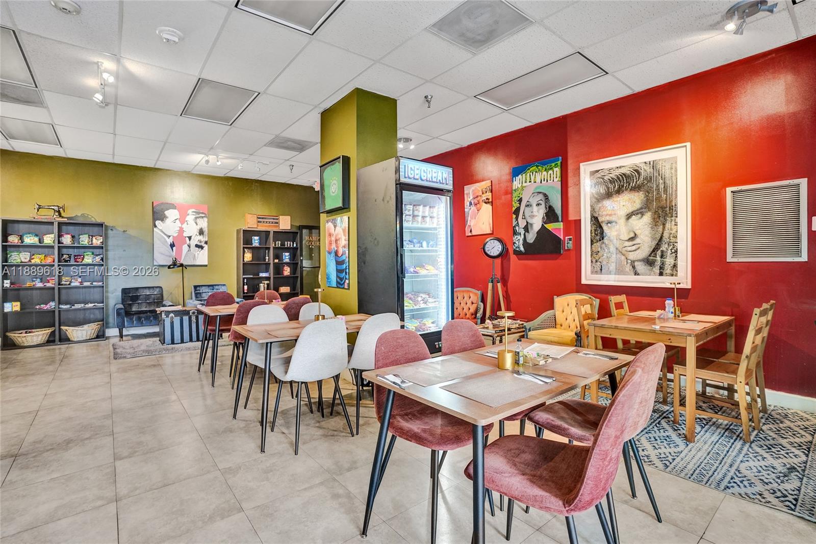 HAMPTONS WEST CONDO - Residential