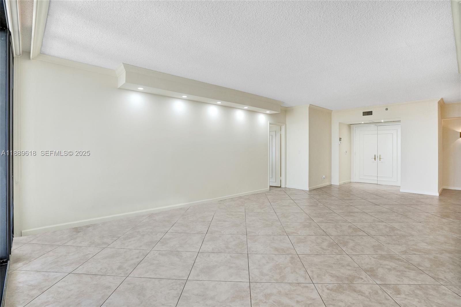 HAMPTONS WEST CONDO - Residential