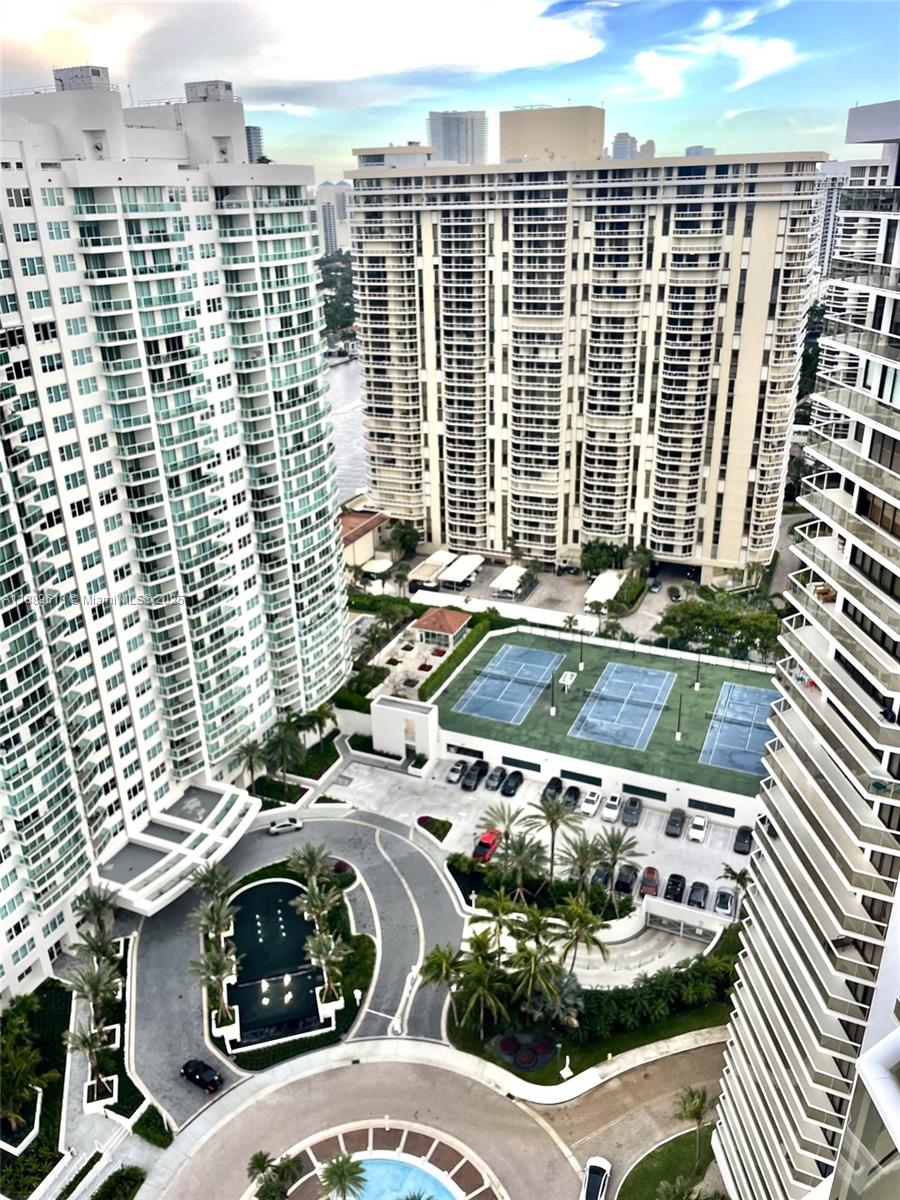 HAMPTONS WEST CONDO - Residential