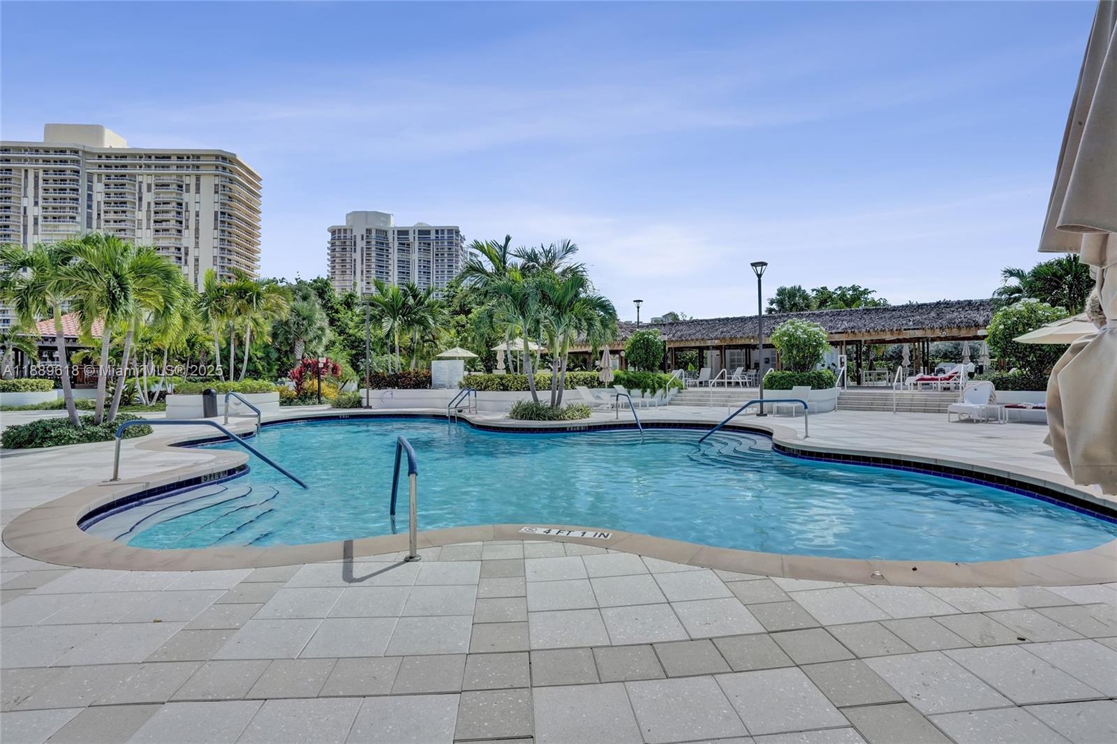HAMPTONS WEST CONDO - Residential