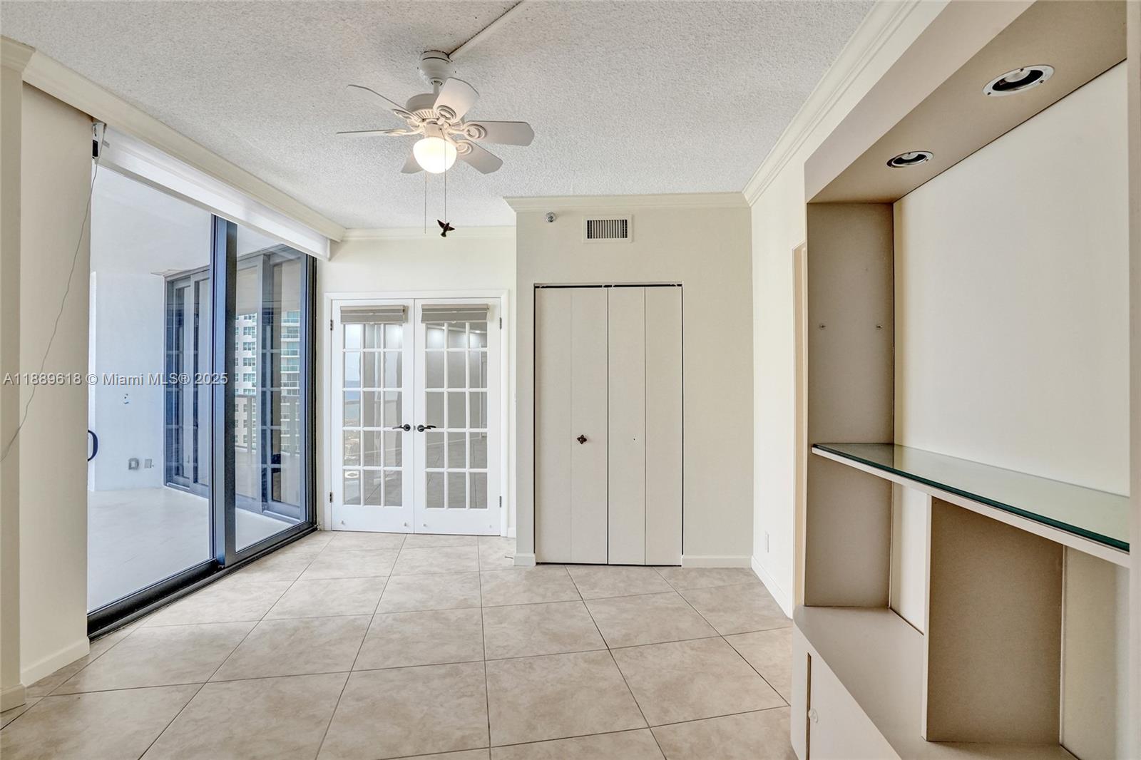 HAMPTONS WEST CONDO - Residential