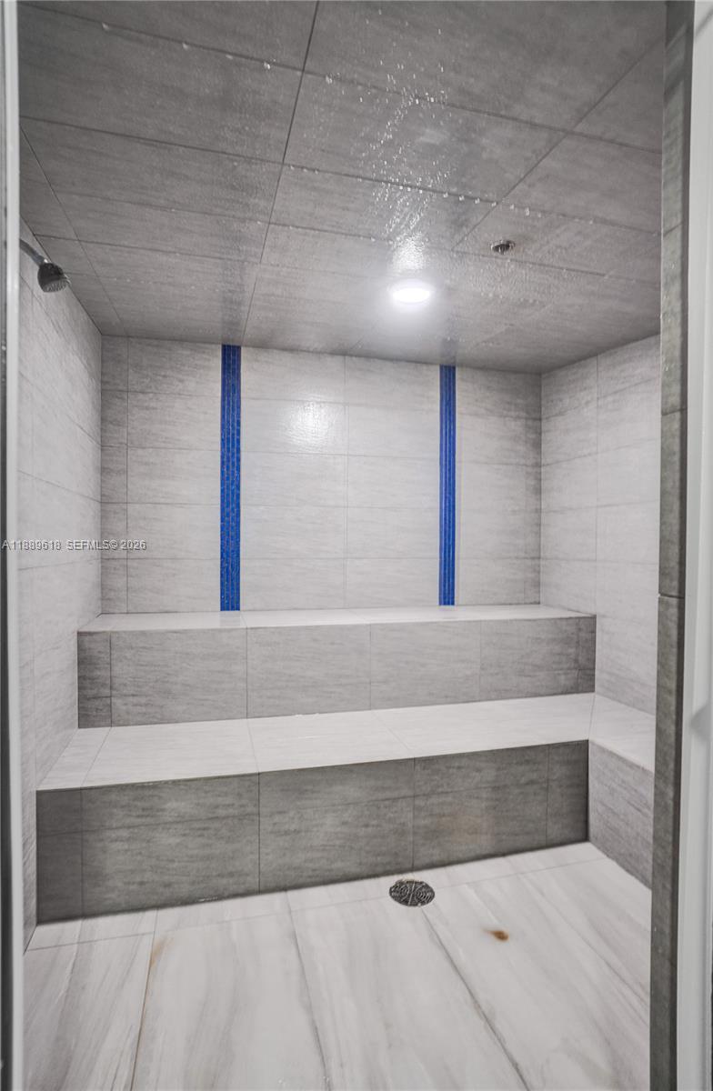 HAMPTONS WEST CONDO - Residential