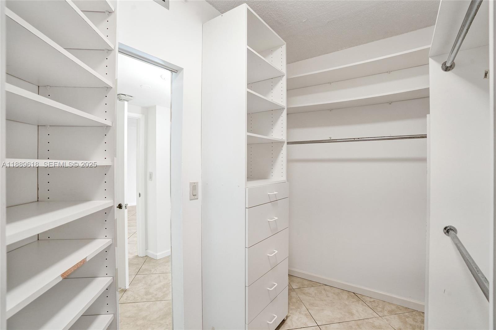 HAMPTONS WEST CONDO - Residential