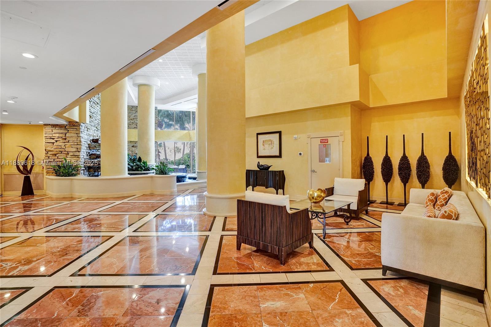 HAMPTONS WEST CONDO - Residential