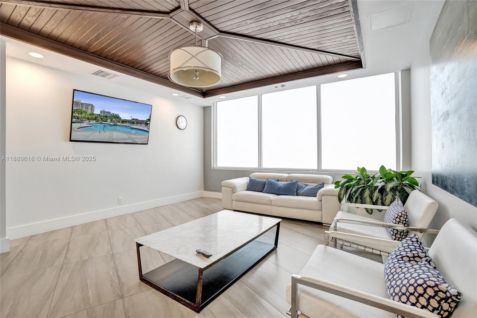HAMPTONS WEST CONDO - Residential