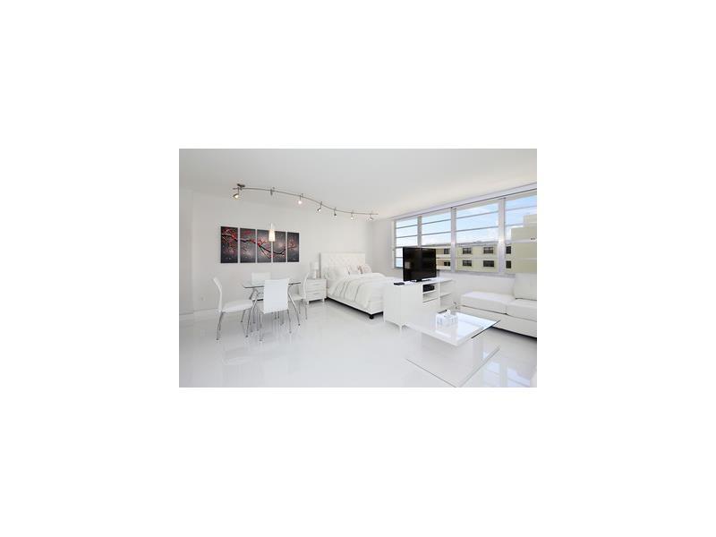 BRAND NEW RENOVATION, SPARKLING WHITE FLOORS AND NEW FURNITURE MAKES THIS UNIQUE STUDIO WITH STUNNING OCEAN VIEWS EXCLUSIVE. DINING AREA, LARGE OPEN KITCHEN, BATHROOM, WIFI, LARGE TV, FREE VALET PARKING, GYM AND HUGE HEATED INFINITY POOL OFFERED.